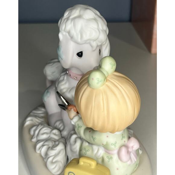 Vintage Precious Moments Porcelain Figurine "Loving, Caring And Shearing" - Picture 5 of 9